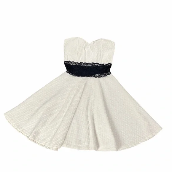 Heart Shaped Strapless Skater Dress - Picture 5 of 5